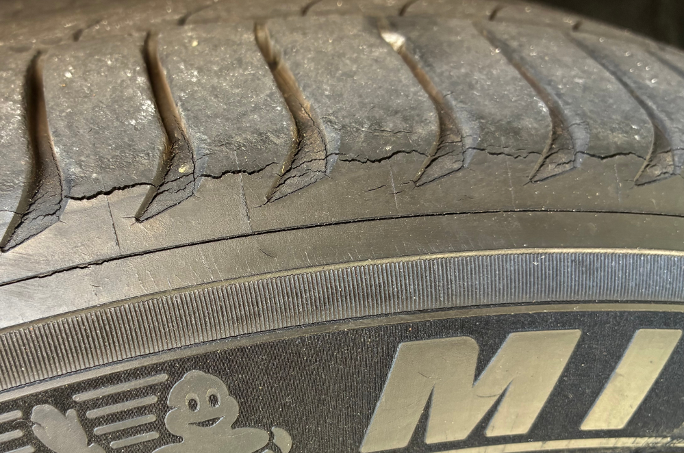 車のタイヤについて教えて下さい現在新車購入時から履いてるミシュラン 
