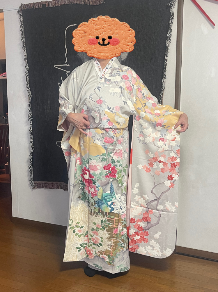 振袖の帯について質問です。この振袖には何色の帯が合うでしょうか 