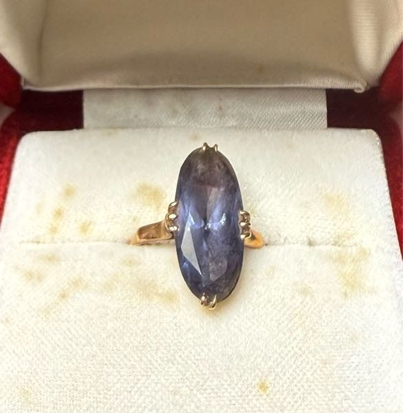亡くなった祖母の遺品を整理していたら、こんな指輪が出てきました