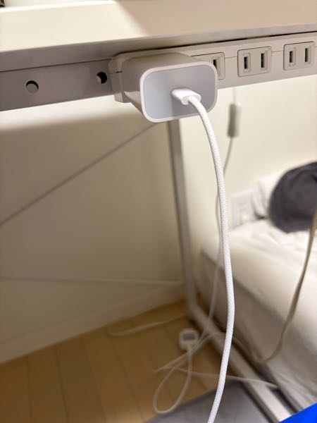 急ぎでお願いします！！ - ココ最近デスクを買ったのですがコードって 