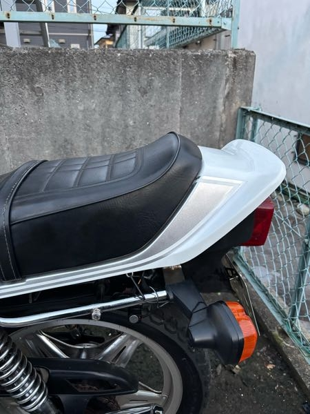 CB400Nホーク3に乗っています。 - スーパーホーク3のシートを付けたら