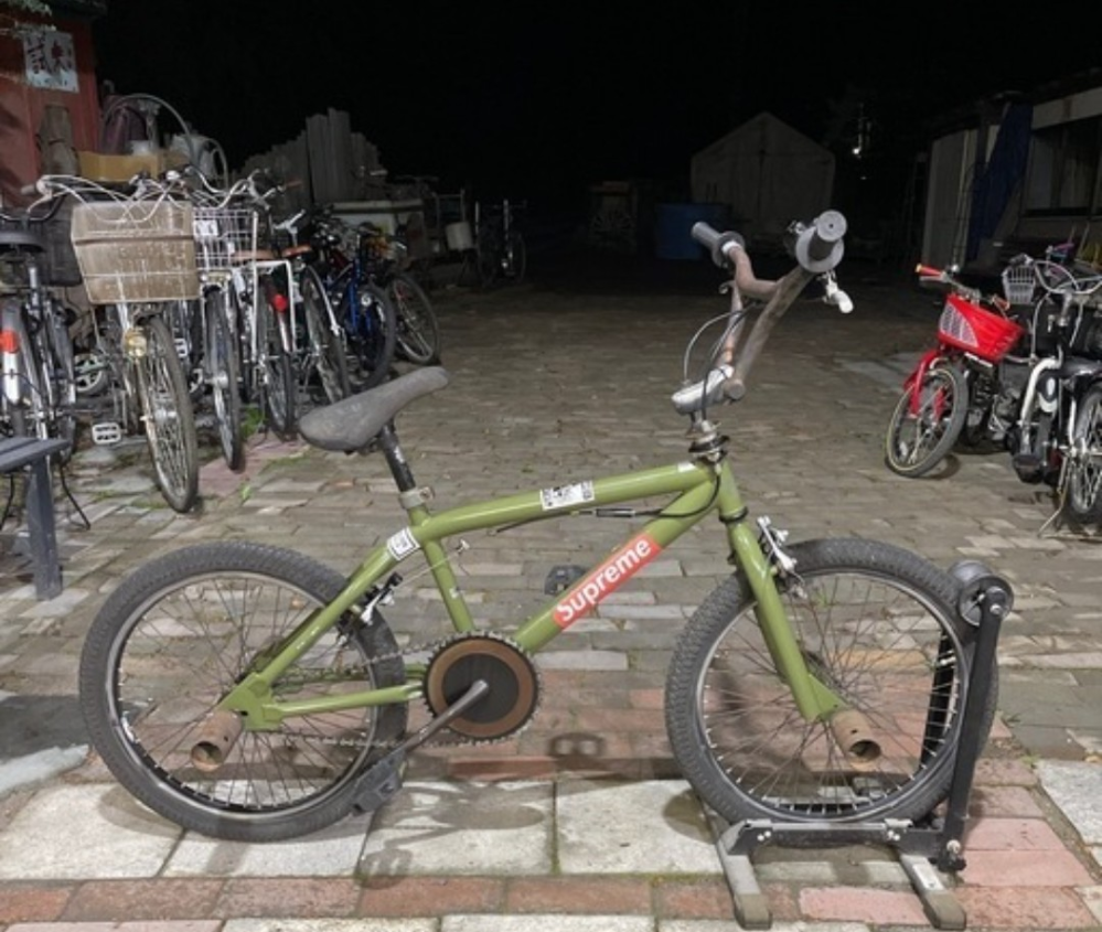 このBMXは何のメーカーですか?またスペックなどを教えてくれると助か 