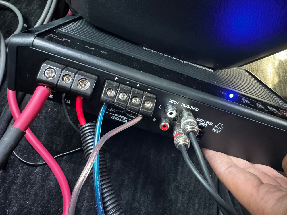 車内オーディオ、アンプ、ウーファーについて質問です。アンプに 