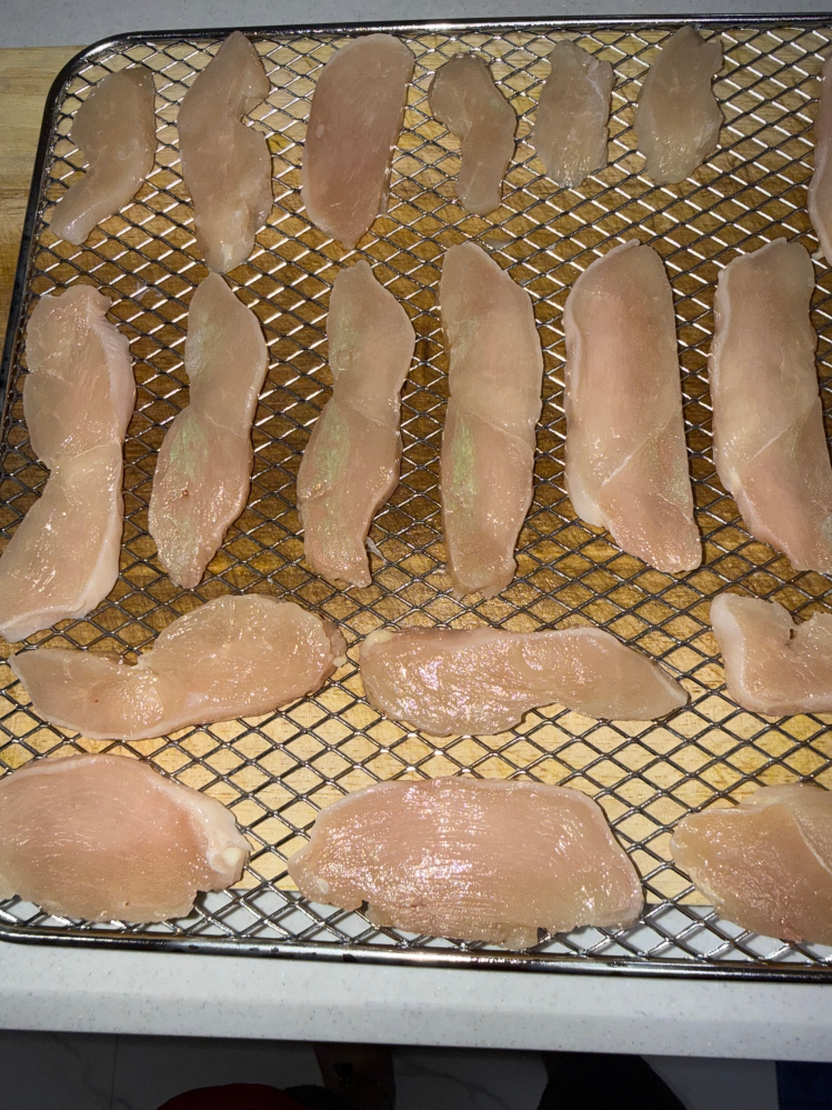フードドライヤーで犬のおやつを作ろうと思い、今日買ってきた鶏肉を