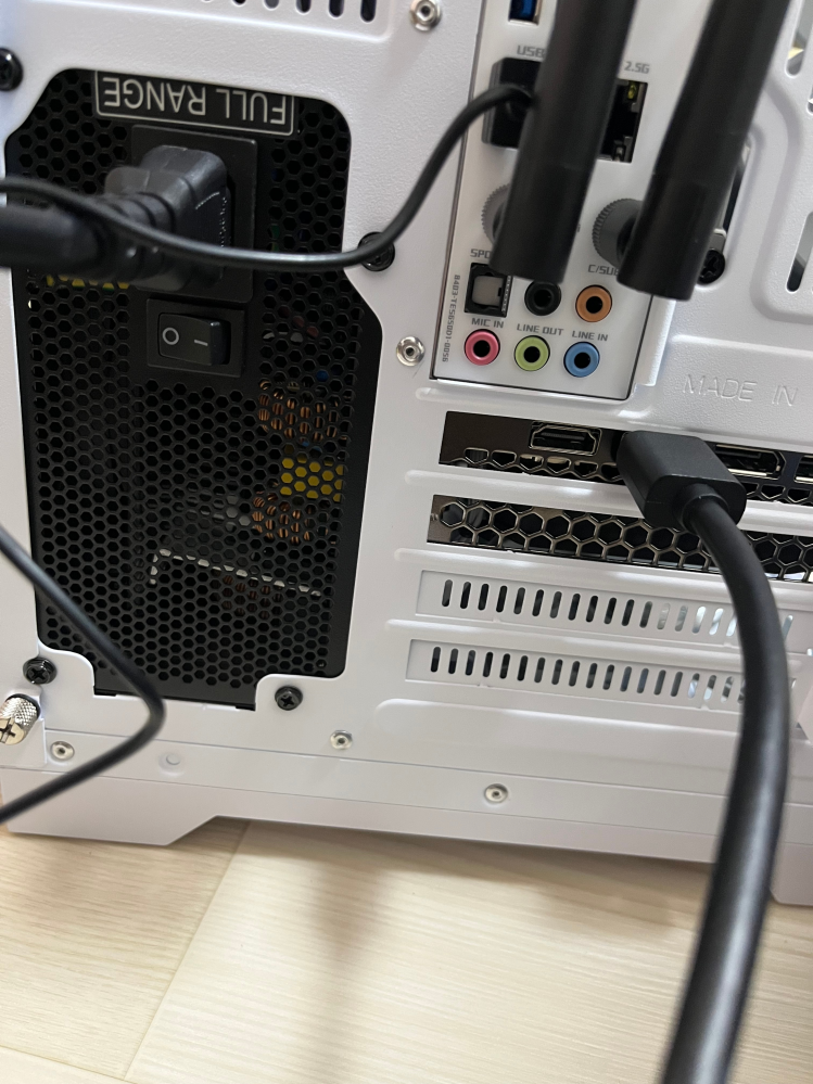 ゲーミングPCについて質問です。この間モニターと本体を購入したので