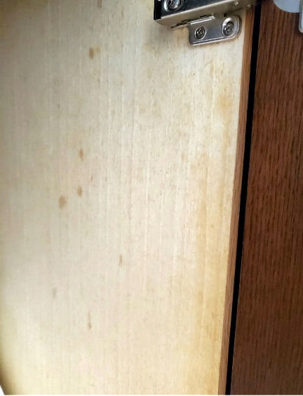桐タンスのカビ？の落とし方を教えてください。多分、カビだと思います