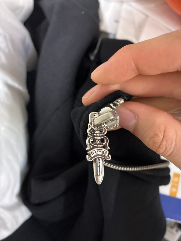 クロムハーツのダガーに925の刻印があるのですが本物はスターリングと