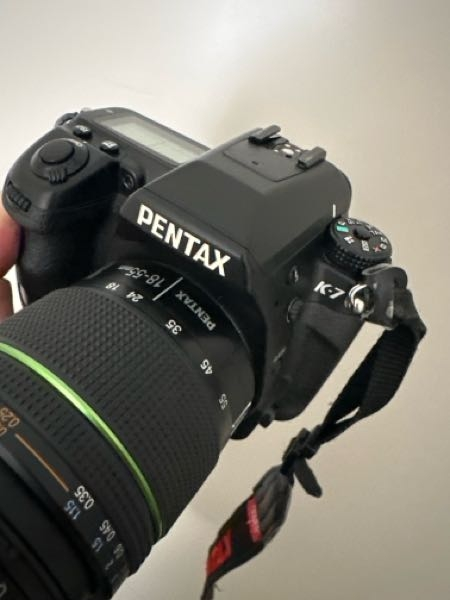 レンズ(ズーム) CANON EF 100-400mm F4.5-5.6 L IS USM カメラ詳しい方に質問です。いま現在の超望遠レンズの最高峰はロクヨン