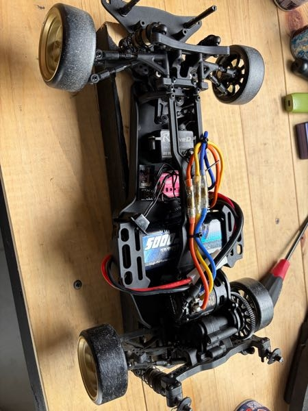 東*研様 ラジコン不動車 ラジコンについてです。TX3Sのコントローラーを机から落としたら車体が