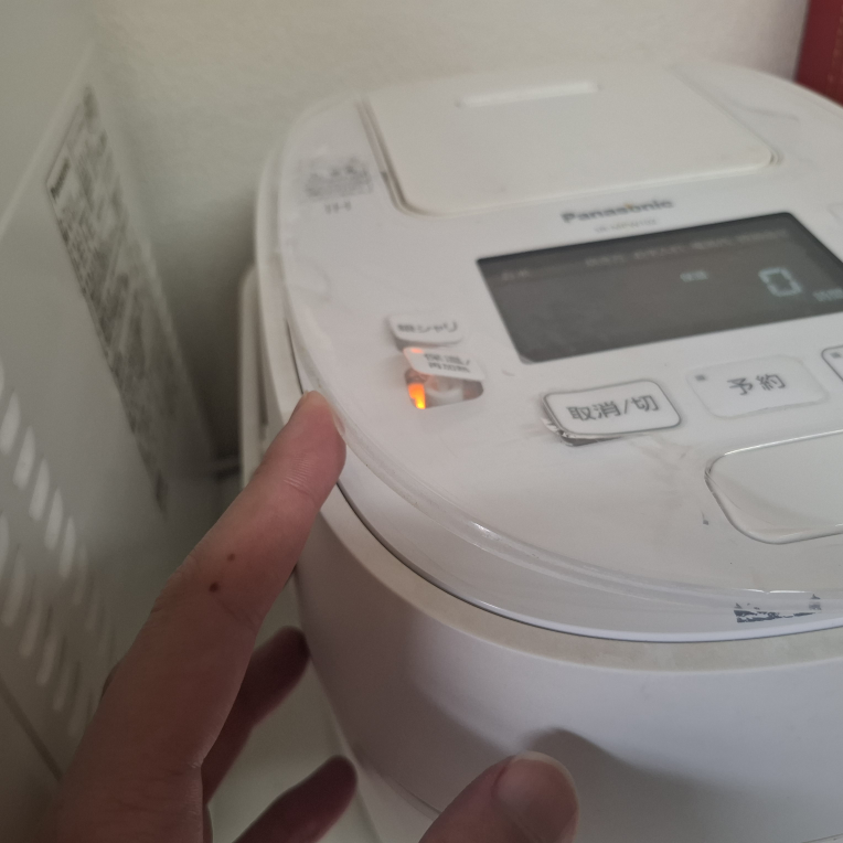 Panasonicの炊飯器(SRMIPW102)のボタンが透明フィル... - Yahoo!知恵袋