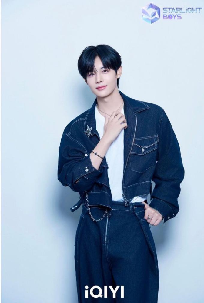 SuperJuniorについて質問です。イェソンさんが作った(？)服のブラ