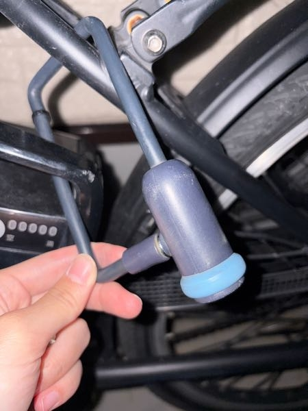 電動自転車バッテリー用のロックの鍵が開かなくなってしまいました。おそらく鍵穴が詰まってしまっています。どうしたら外せますか？