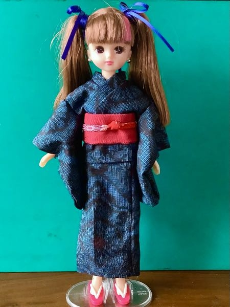 リカちゃん人形に、祖母の形見の大島紬で浴衣を作ってみました。リカ