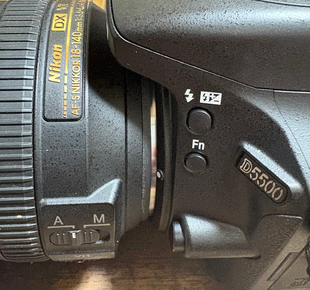 Nikond5500カメラレンズ一眼カメラ初心者です。銀の部分が見えてるの