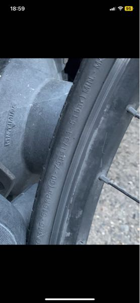 自転車を長く使っていなくて壊れてるっぽいです。近くに自転車屋