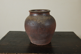 古美骨董】景色がきれいに表れた中壺H21cmです。制作時代と制作地