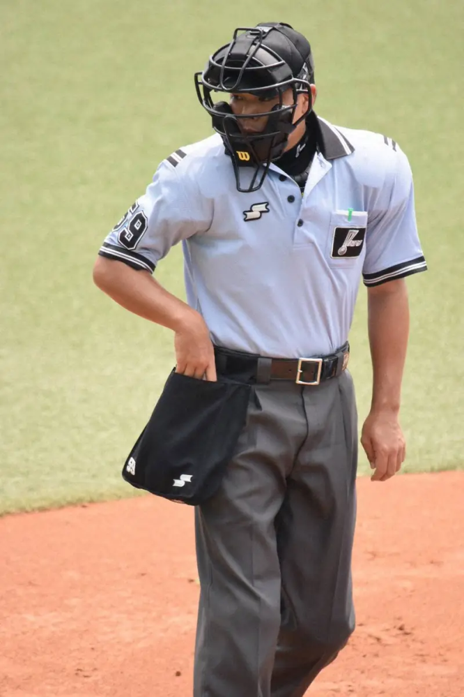 広島カープの熊澤秀浩2軍バッテリーコーチ．あの熊沢天皇の末裔とのこ