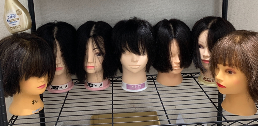 大至急メルカリでカットウィッグを7頭まとめて売ったのですが発送方法