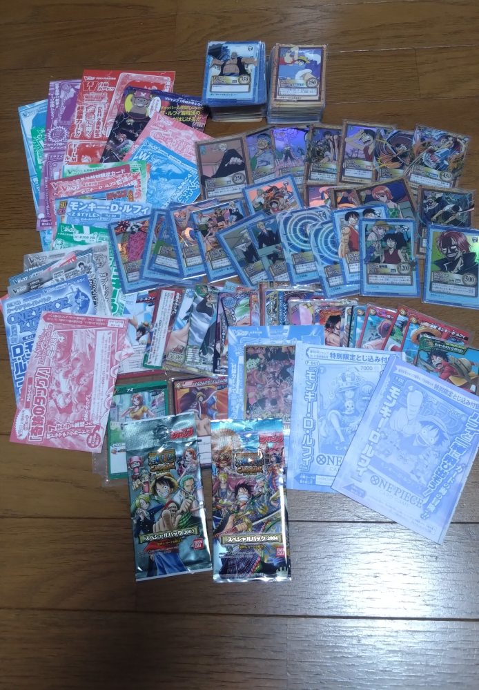 片付けてたら古いワンピースのカードが色々出てきました。スリーブに
