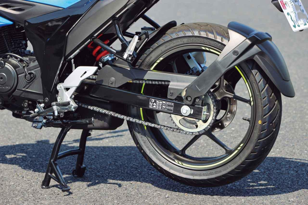 ミニバブ(cb125t)に流用できるテールカウルを知っている方お