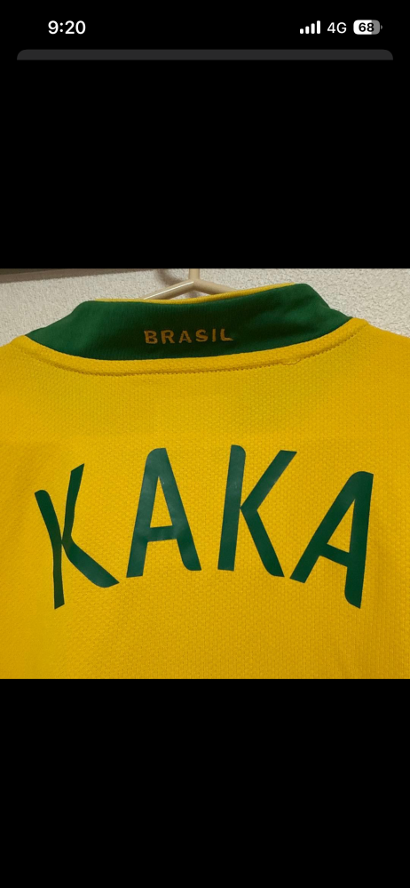 サッカーユニフォームに詳しい人に質問です。2006年ブラジル代表のレ