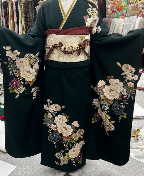 成人式の振袖についてアドバイスが欲しいです。振袖自体とてもかわいい 
