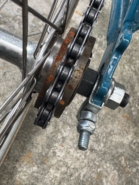 自転車のスプロケットってすぐに錆びるのが普通ですか？ちょっと雨に 