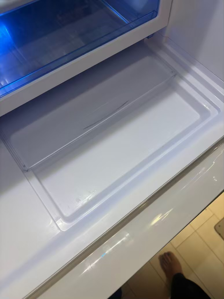 シャープの冷蔵庫なのですがこの浅い窪みは何に使うところですか 