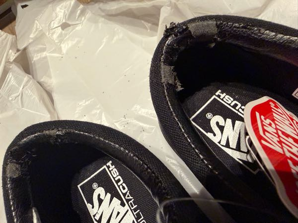 ABCマートで購入したVANSのスニーカーのアキレス腱が当たる部分辺りが 