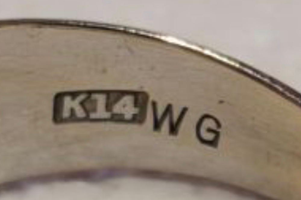 k14刻印ピアス k14刻印について質問です。本物でしょうか？よろしくお願いします