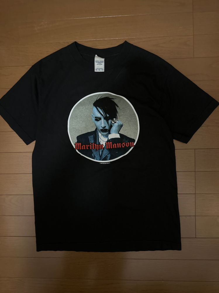 バンドtシャツに詳しい方に質問ですこのマリリンマンソンtシャツは本物