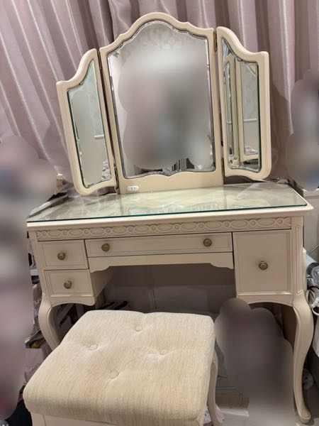 3年前に25万程で購入したドレッサーとチェスト、汚れは少しありますが