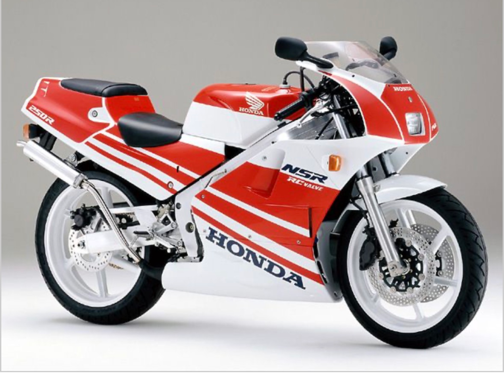 NSR250R買おうと思うんですけど、88と89ってステー変えればア
