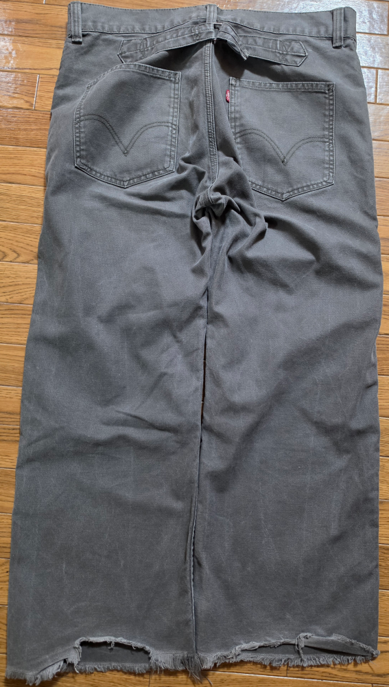 古着屋で買ったリーバイスの年代が分かりません。どなたか判別してくれ 
