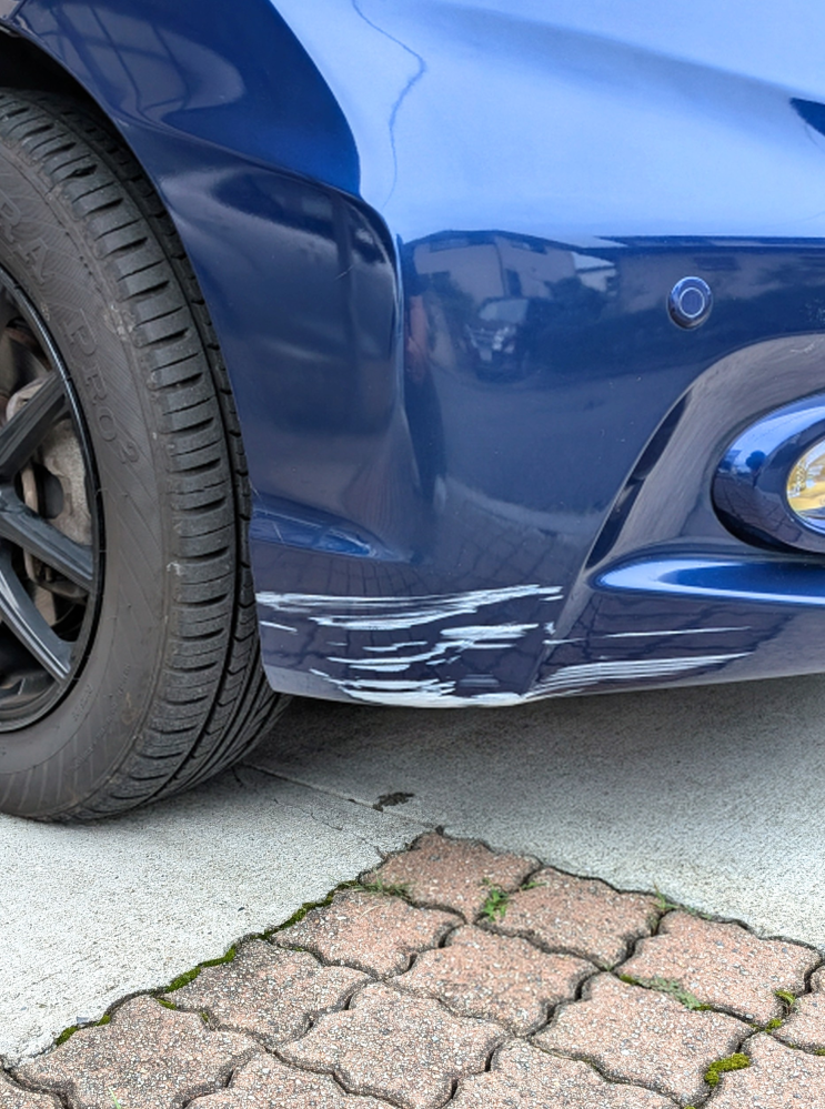 スーパーの駐車場(ちゃんと枠内)に数時間停めていて、戻ってきたら
