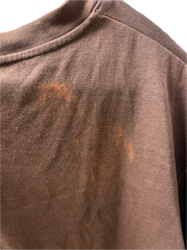 茶色が 所々色落ちしている 洗濯するたびに、黒や濃い色の服が茶色～オレンジ色に変色してしまい