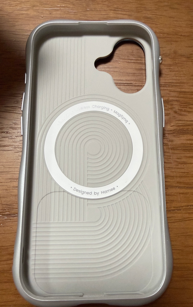 スマホ画面の保護フィルムがうまく貼れません！失敗する度に何回も貼り