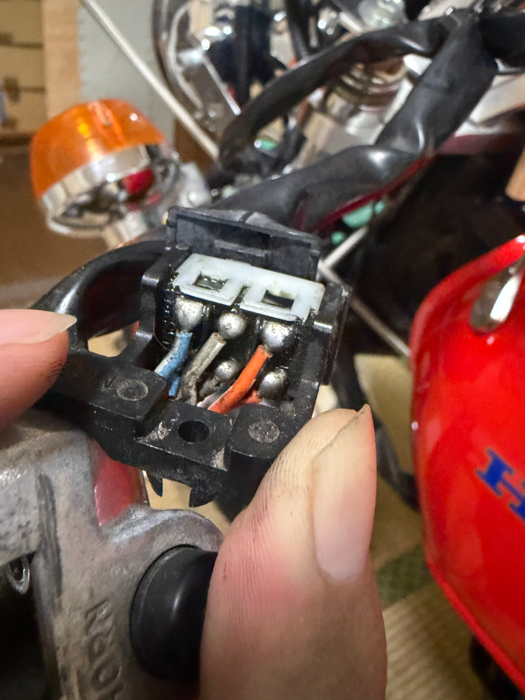 gt380のキーシリンダーについて質問があります。交換をしたいのですが