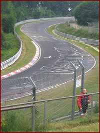 ニュルブルクリンク北コースニュルブルクリンク北コースの路面に書かれて Yahoo 知恵袋