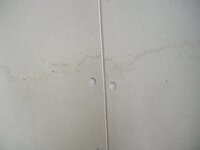 雨の日にユニットの組み立てが行われ 濡れたあとが残る石膏ボードです セキスイハイ 教えて 住まいの先生 Yahoo 不動産