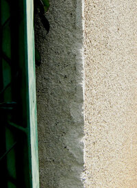 モルタルのかき落としについて タイミングが解りません ブロック塀の側面の欠けた部 教えて 住まいの先生 Yahoo 不動産