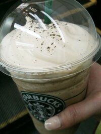 スタバでフラペチーノ頼んだら ヨーグルトみたいにゆるいホイップクリームで出され Yahoo 知恵袋