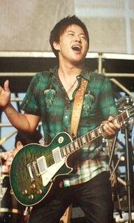 このギターはコブクロの小渕さんが所有しているギターです このギ Yahoo 知恵袋