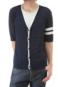 大学生にもなって英語がいっぱいかいてあるプリントtシャツを着ることをど Yahoo 知恵袋