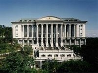 これは 東京八王子にある創価学会の会館らしいですが 宗教にこんな建物 Yahoo 知恵袋