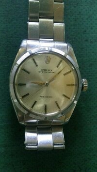 ロレックスの古い腕時計（40年以上前）のガラスを交換したくて
日本ロレックスに出向いて聞いたのですが、古すぎて純正部品がないとの回答でした。
純正でなくても良いので交換する術や業者があれば教えて下さい。 