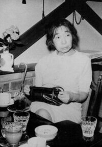 太宰治が心中した山崎富栄さんは 太宰と対照的に 筵を被せられたまま捨 Yahoo 知恵袋