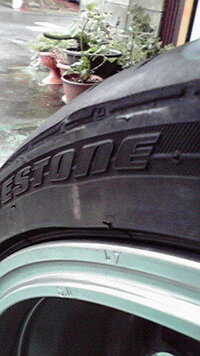 車で走行中 左の後輪がパタパタと音をたて 早く走るとその音も早くなります こ Yahoo 知恵袋