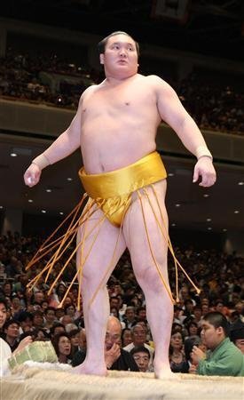 白鵬はなんで金色のまわしを使わないんでしょうか 白鵬が黄金の廻しを披露し Yahoo 知恵袋