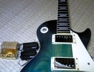 最近ヘッドにclubJunoと書いてあるレスポールを見つけました。 - あま